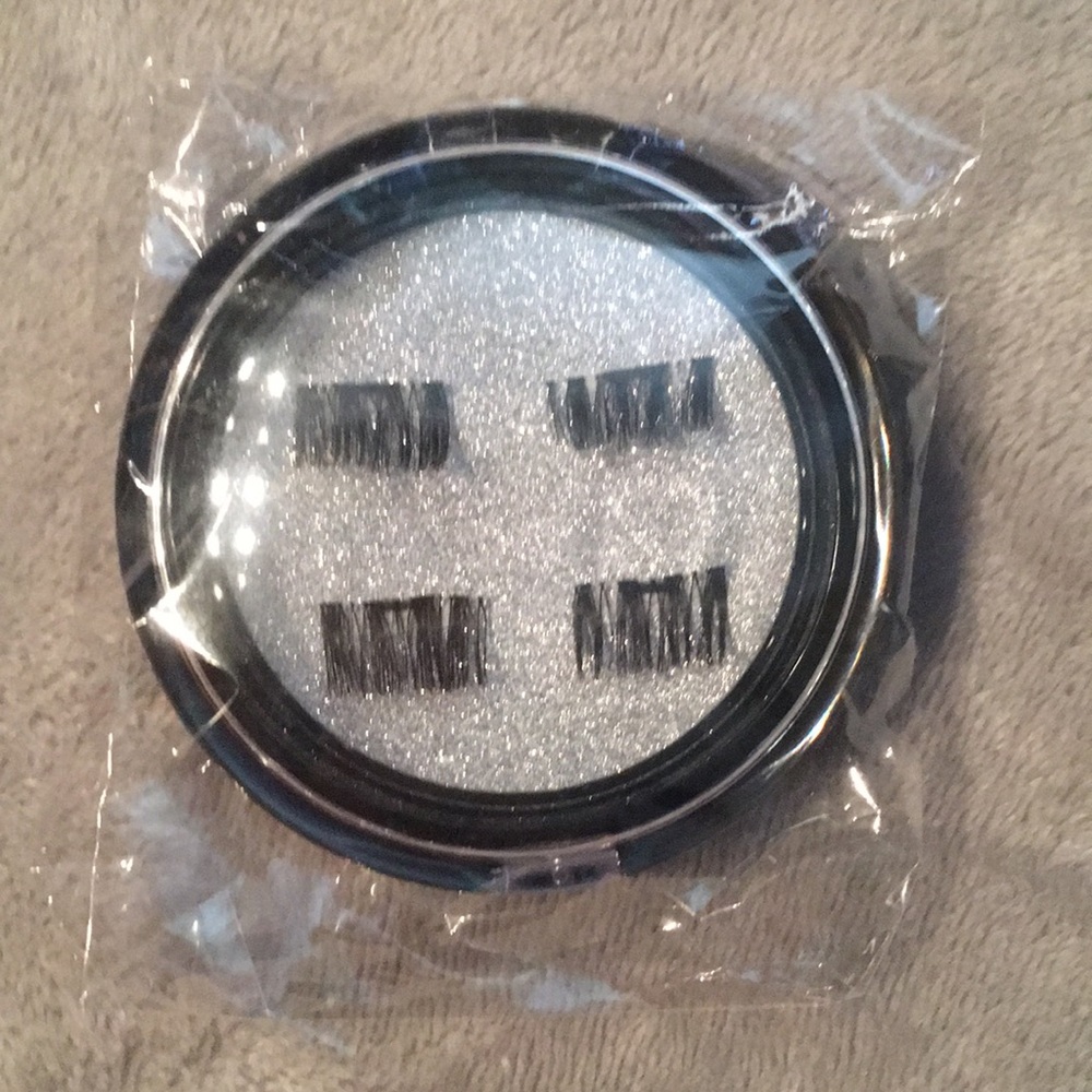 MAGNETIC DEEP BLACK EYELASHES 👁 NWT🎉